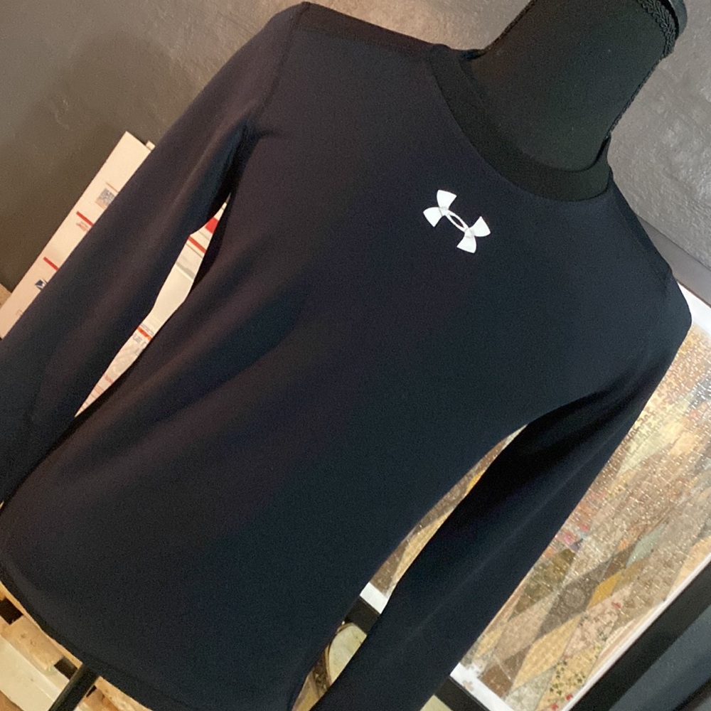 Under Armour
Youth large
All season gear
staywarm
